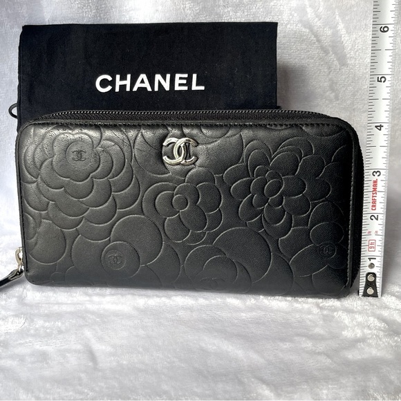 Authentic CHANEL Camillia wallet - Picture 7 of 17